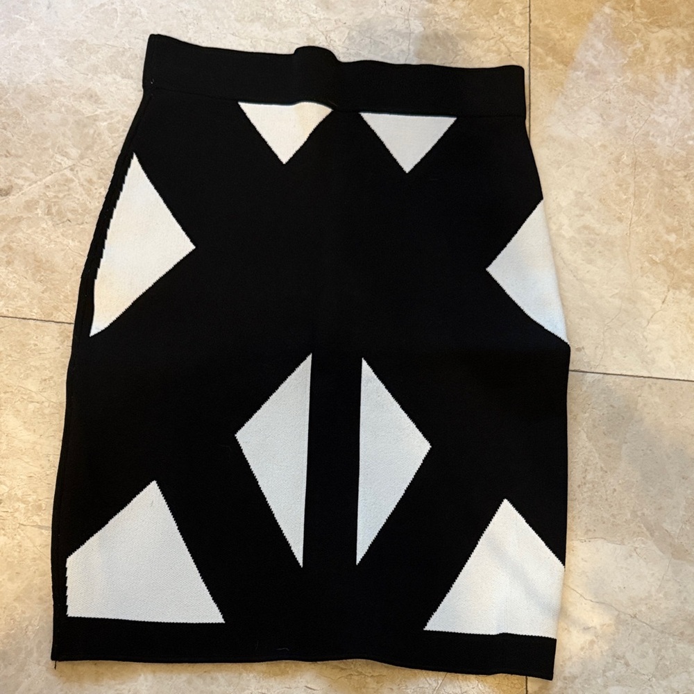 Chic Geometric Black and White Pencil Skirt
